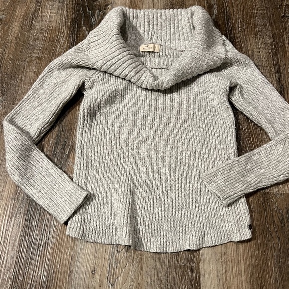 Hollister grey size large sweater - Picture 4 of 4